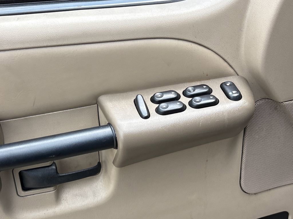 Used 2004 Ford Explorer Sport Trac XLS RWD image 16