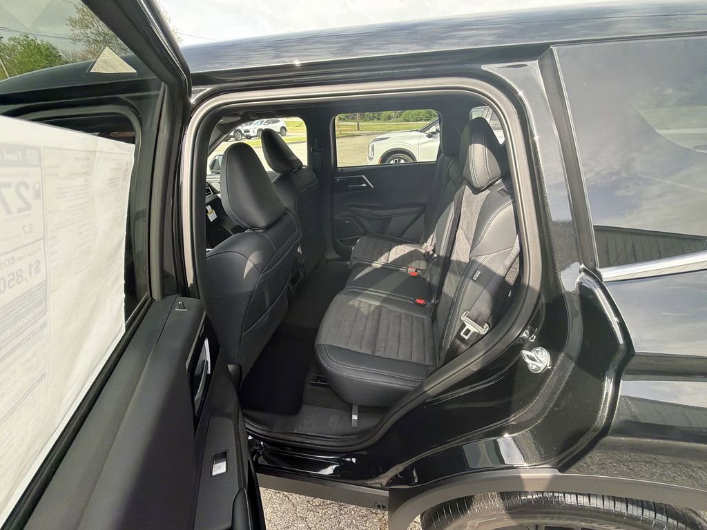 New 2026 Mitsubishi Outlander LE AWD/4WD image 22