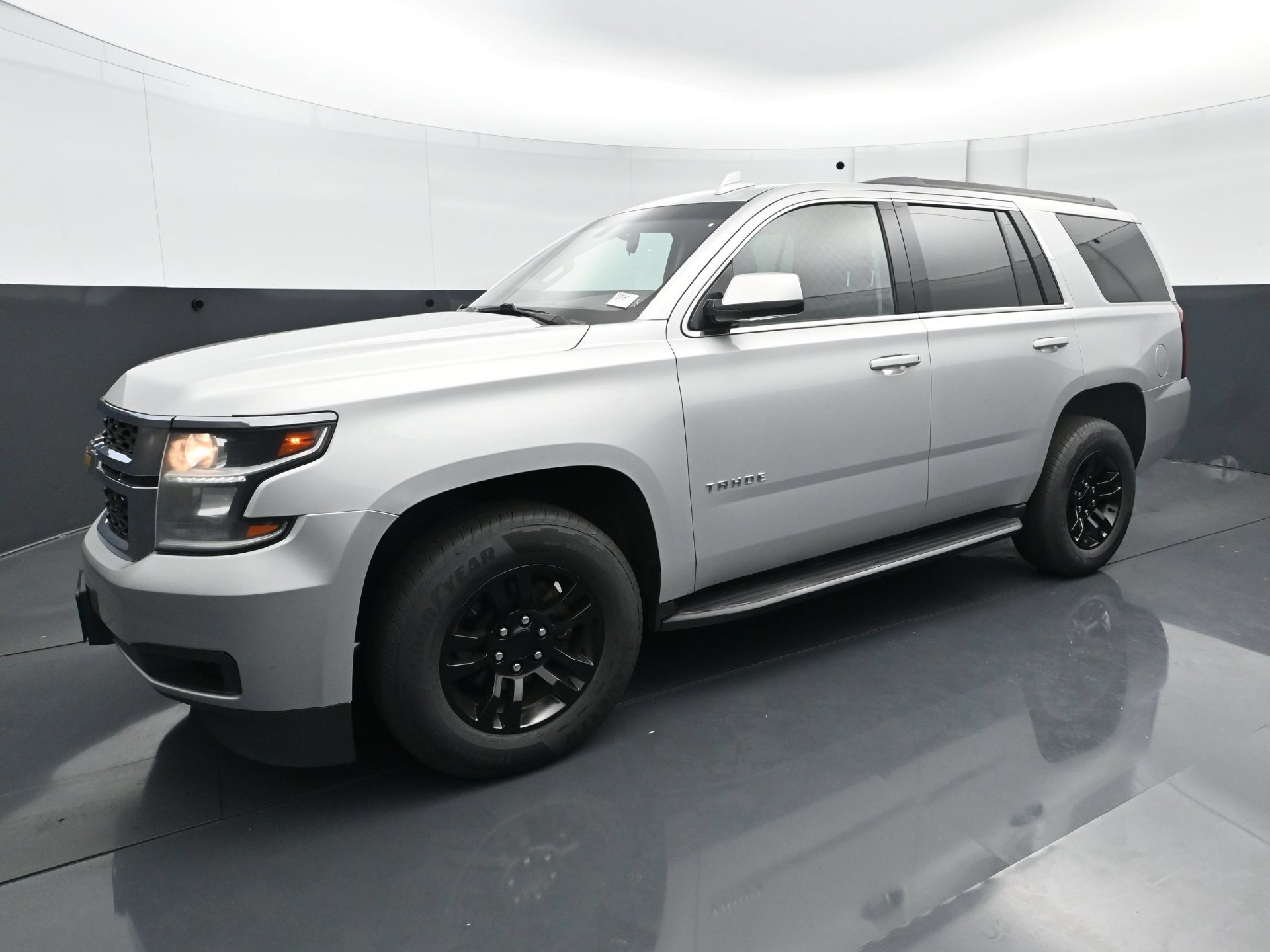 Used 2019 Chevrolet Tahoe LS AWD/4WD image 2