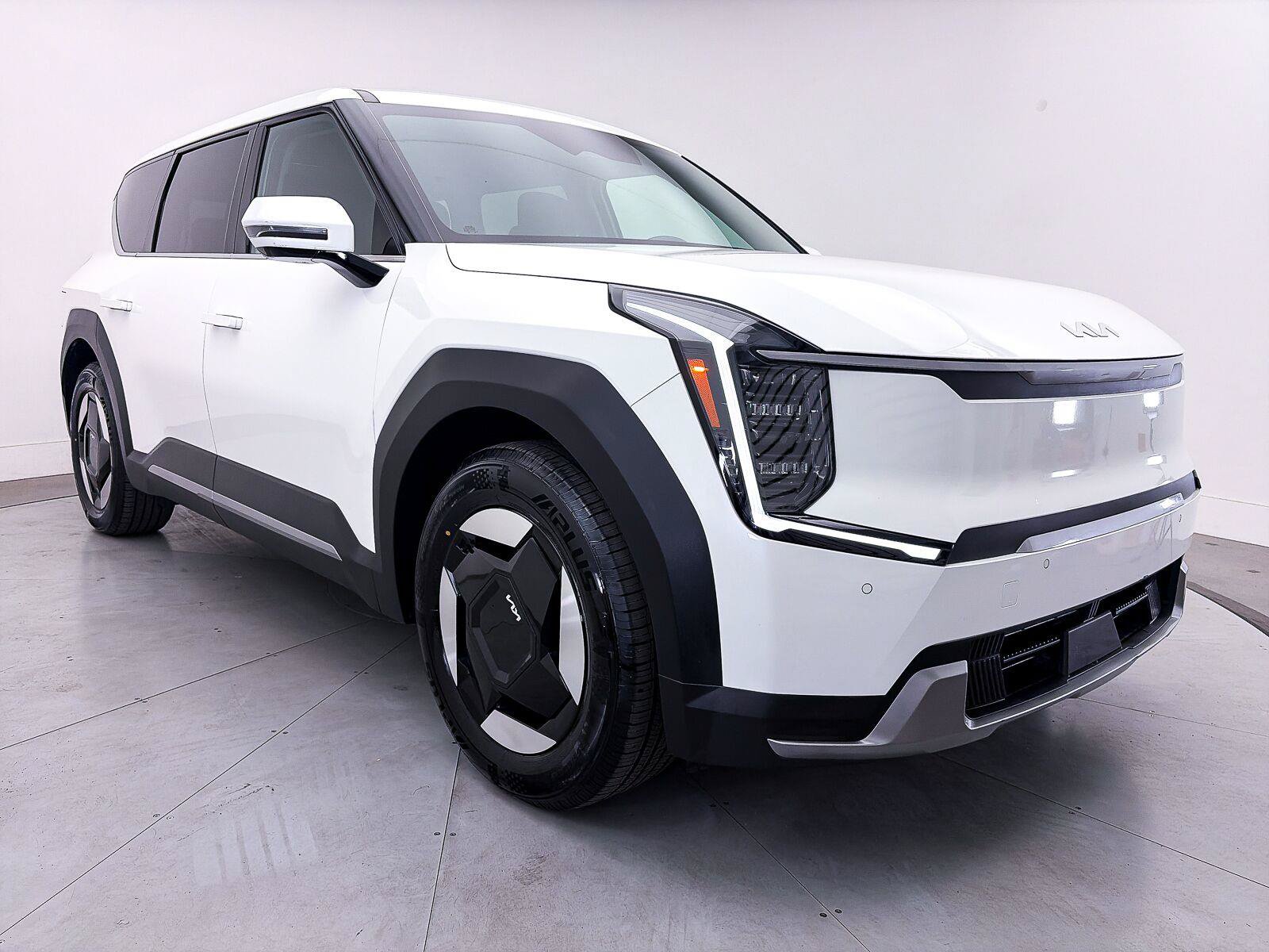 Used 2024 Kia EV9 Light Long Range RWD image 11