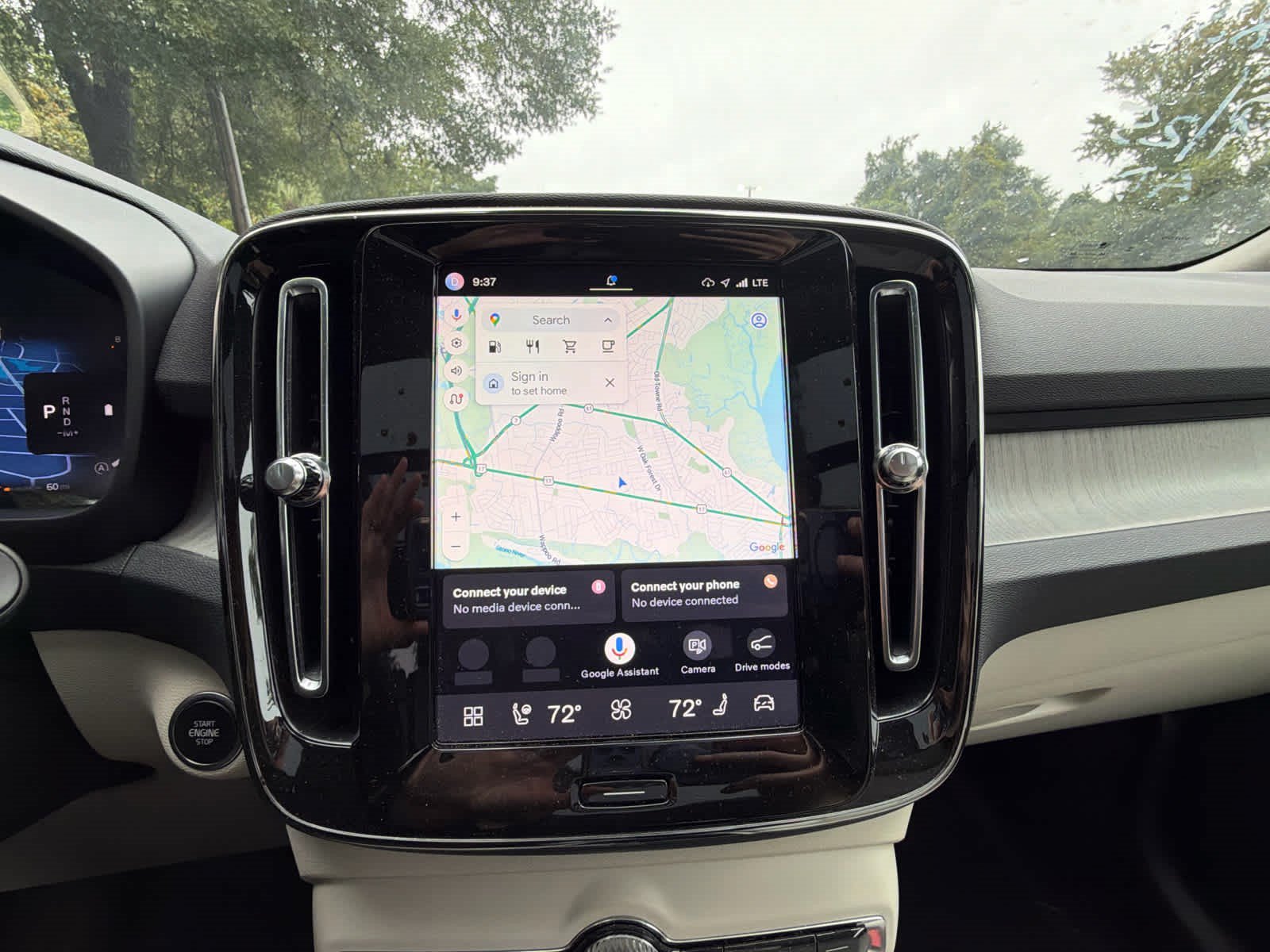 Certified 2024 Volvo XC40 B5 Plus w/ Climate Package AWD/4WD image 30