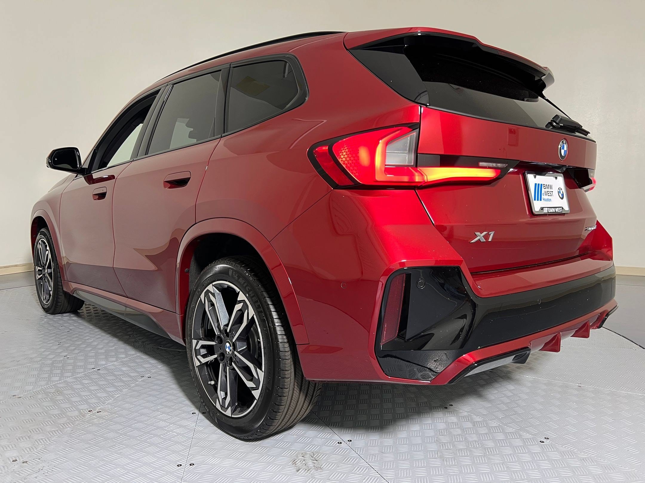 Used 2026 BMW X1 xDrive28i w/ Technology Package AWD/4WD image 3