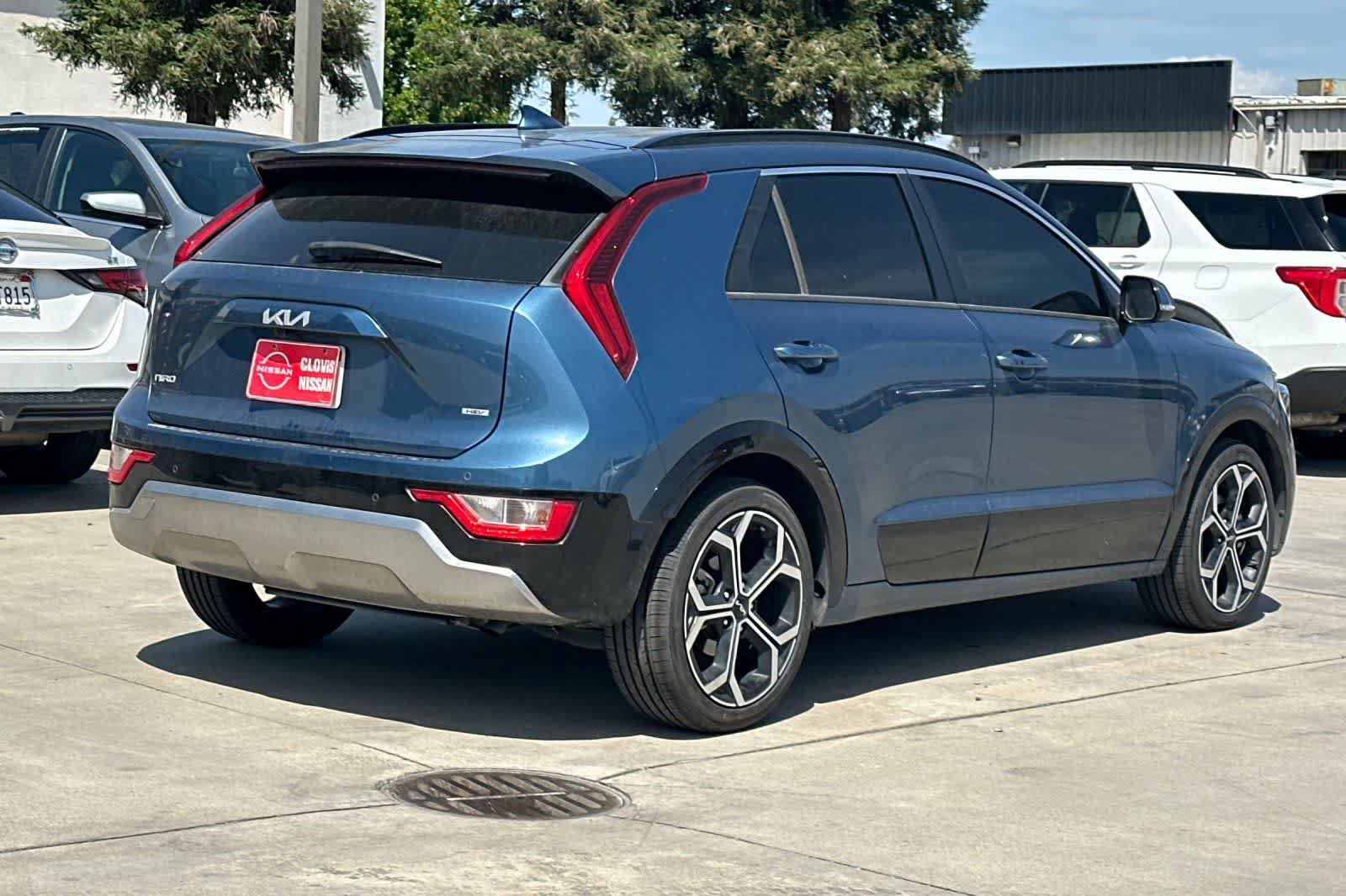 Used 2023 Kia Niro EX Touring FWD image 3