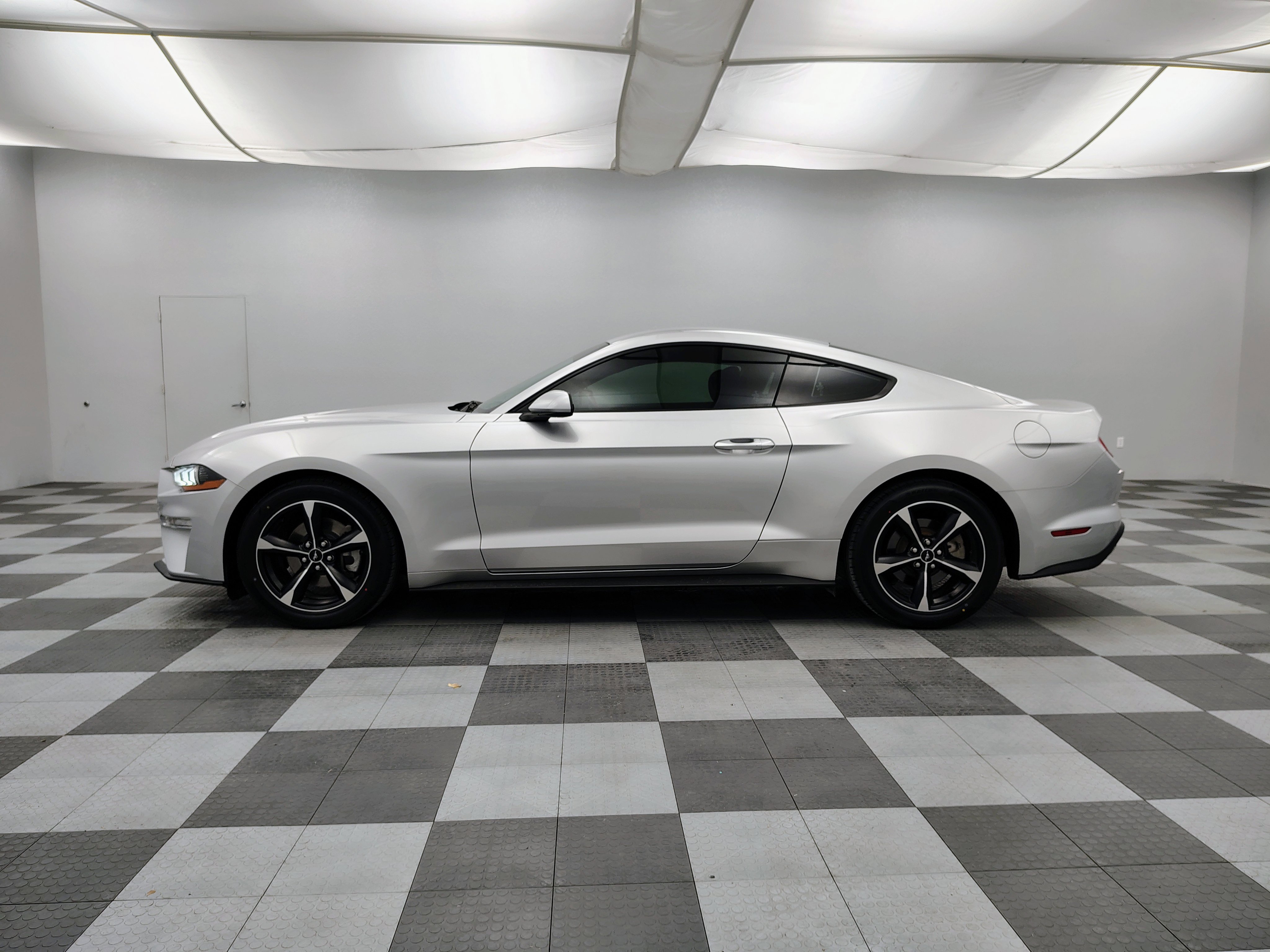 Used 2018 Ford Mustang Coupe image 6