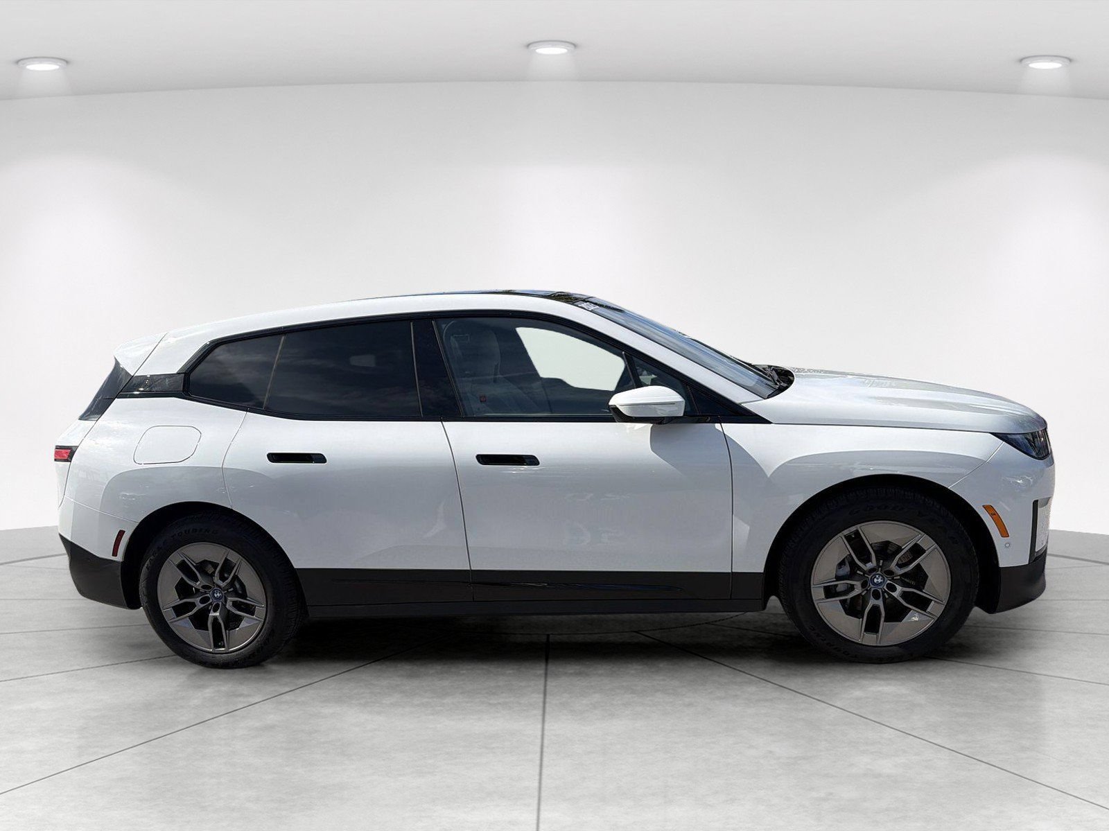 Used 2023 BMW iX xDrive50 AWD/4WD image 3