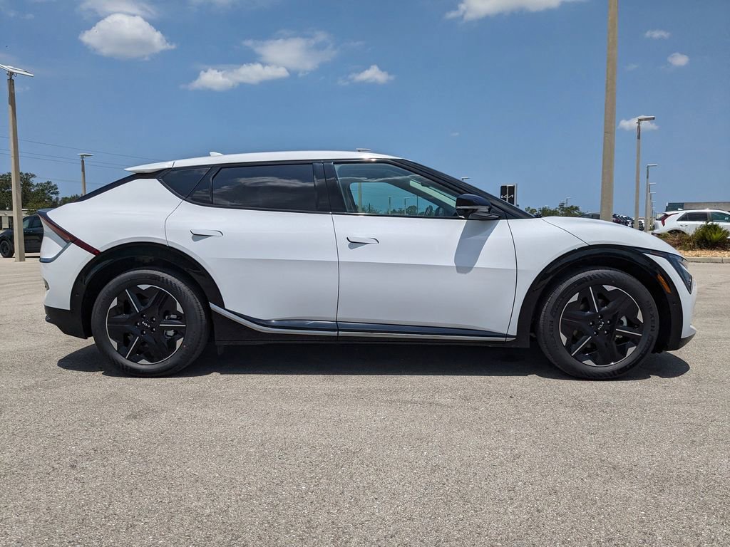New 2025 Kia EV6 Wind RWD image 4