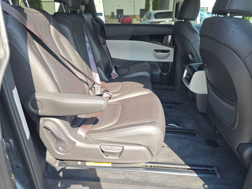 Used 2022 Kia Carnival EX FWD image 27