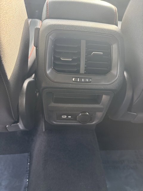 Used 2024 Volkswagen Tiguan SE image 17