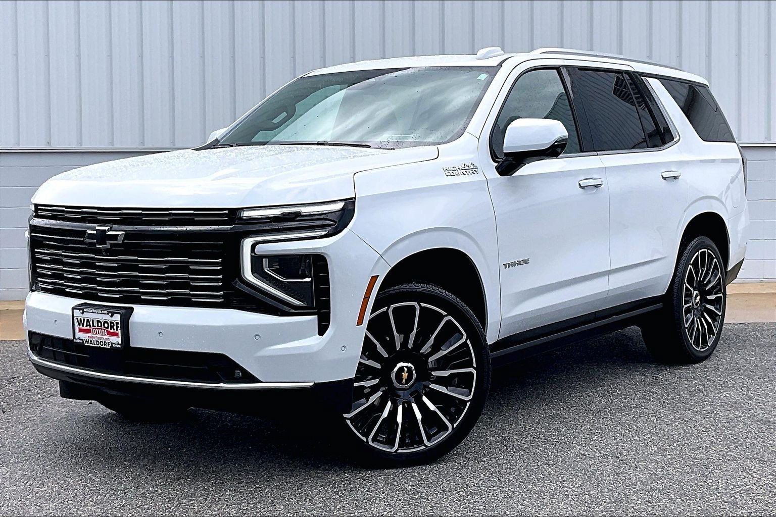 Used 2026 Chevrolet Tahoe High Country AWD/4WD image 2