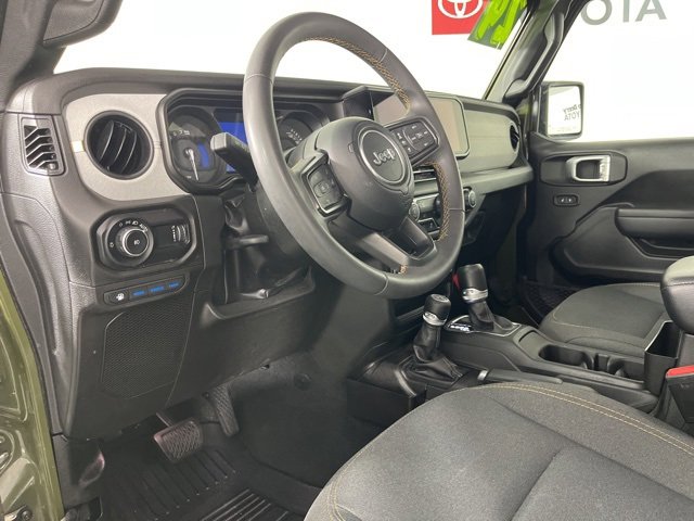 Used 2024 Jeep Wrangler Unlimited image 2