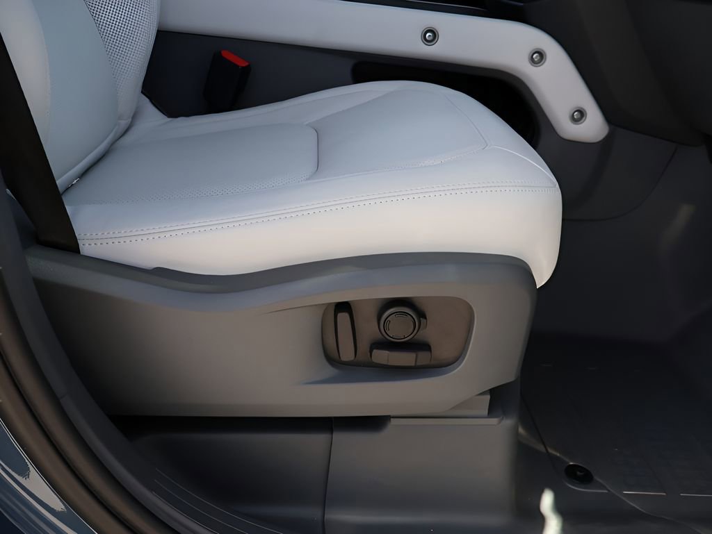 Certified 2025 Land Rover Defender 110 X-Dynamic SE image 11