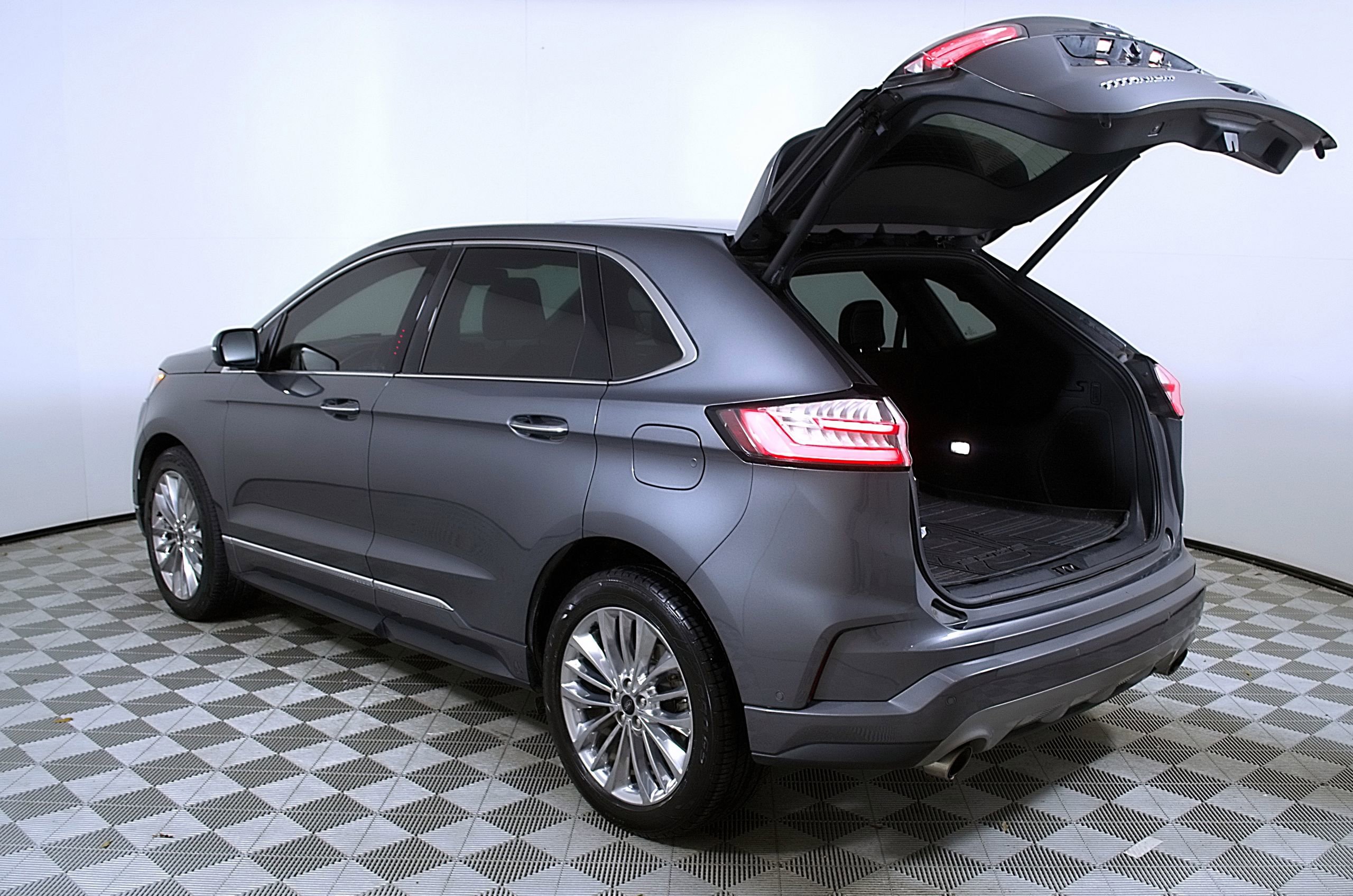 Used 2021 Ford Edge Titanium w/ Equipment Group 301A image 10