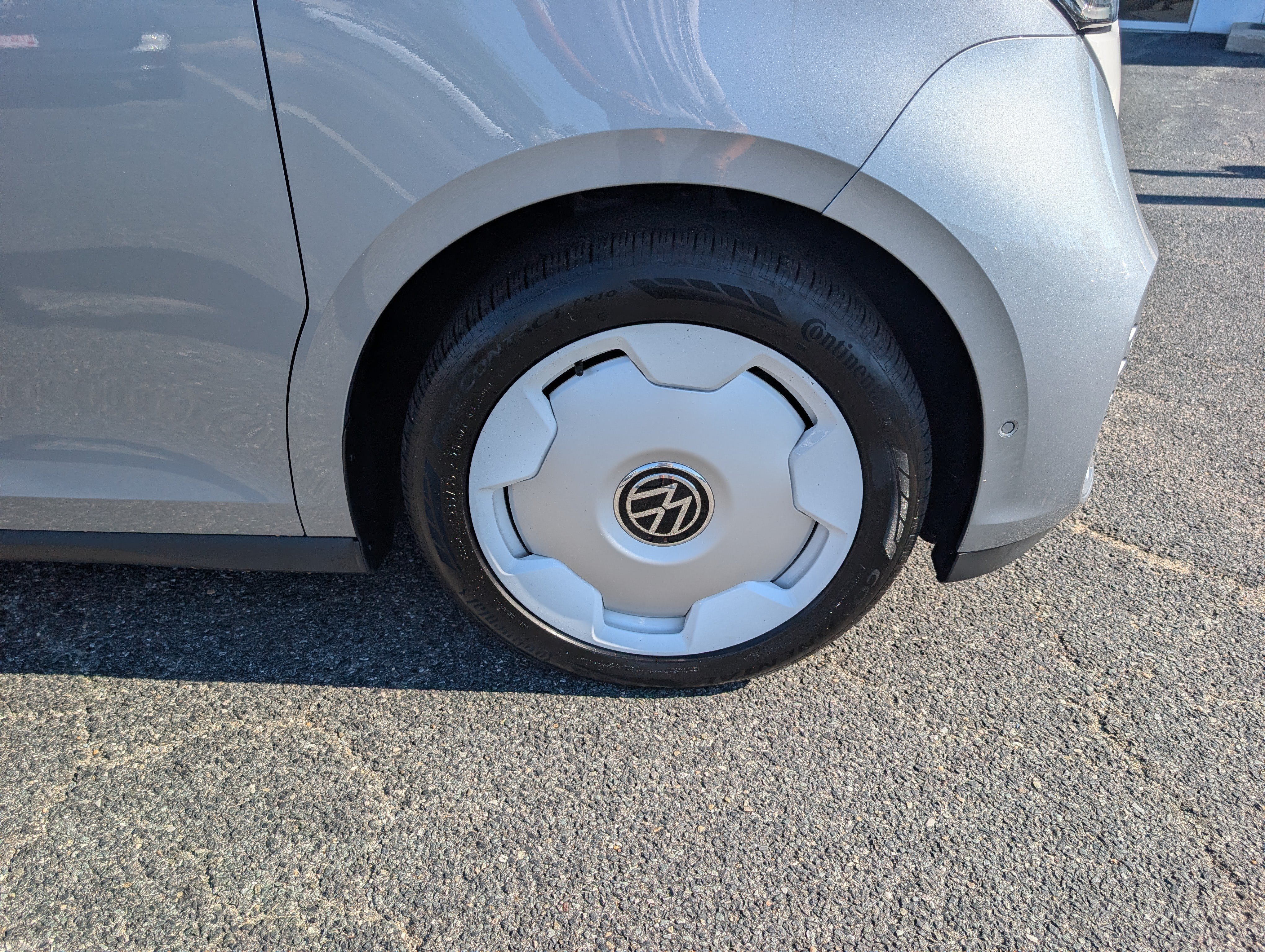 Used 2025 Volkswagen ID. Buzz 1st Edition RWD image 9