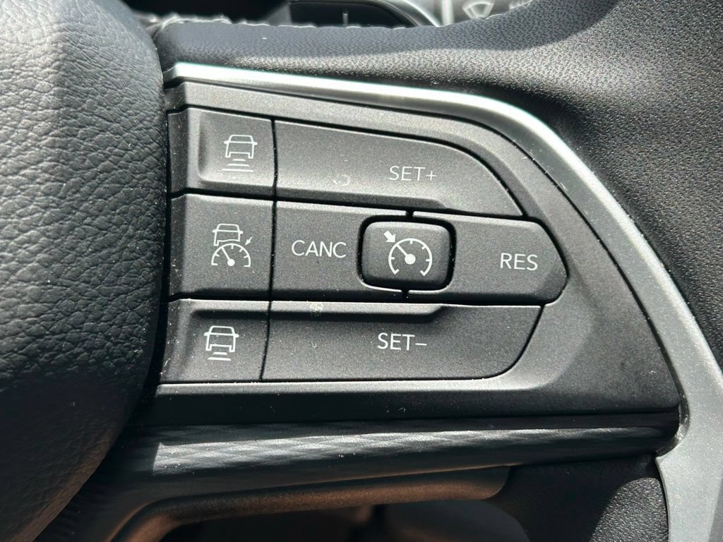 Used 2025 Jeep Grand Cherokee L Altitude RWD image 25