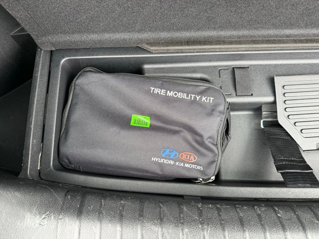 Used 2019 Kia Niro LX image 27