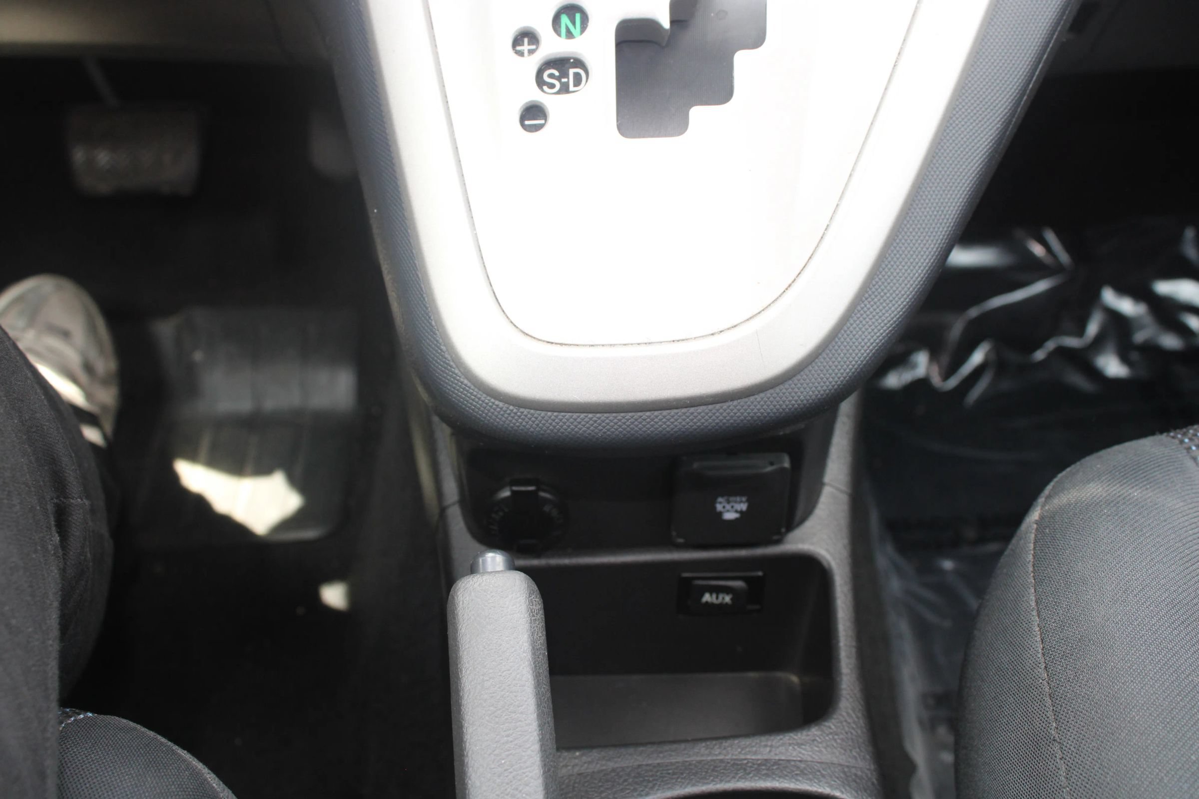 Used 2009 Toyota Matrix S w/ Preferred Accessory Pkg FWD image 15