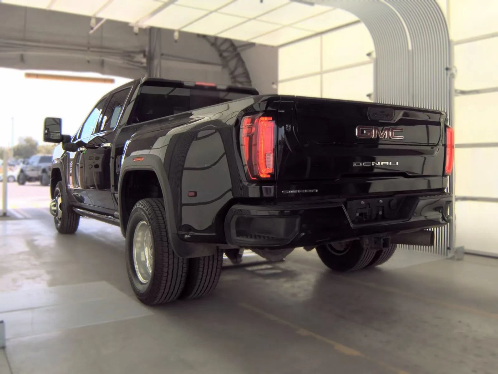 Used 2022 GMC Sierra 3500 Denali AWD/4WD image 4
