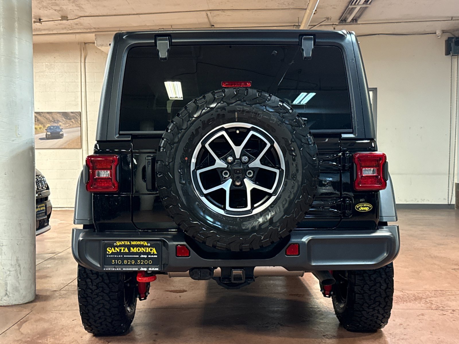 Used 2024 Jeep Wrangler Unlimited Rubicon w/ Convenience Group AWD/4WD image 4