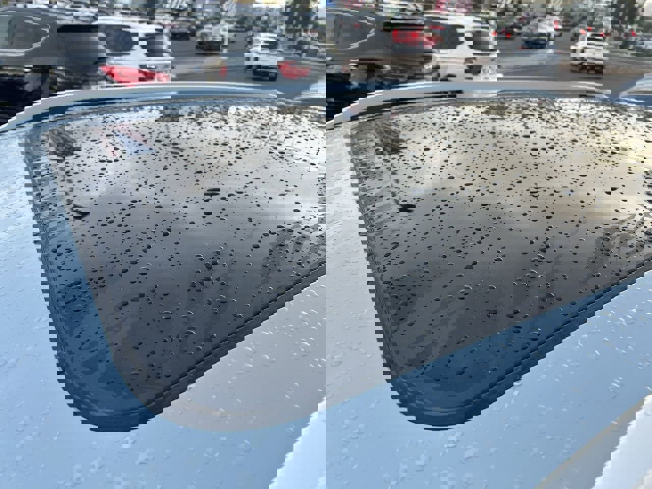 Certified 2025 Volkswagen Taos SE w/ Panoramic Sunroof Package FWD image 18