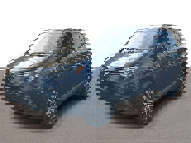 Used 2018 Toyota RAV4 LE w/ Carpet Mat Package image 2