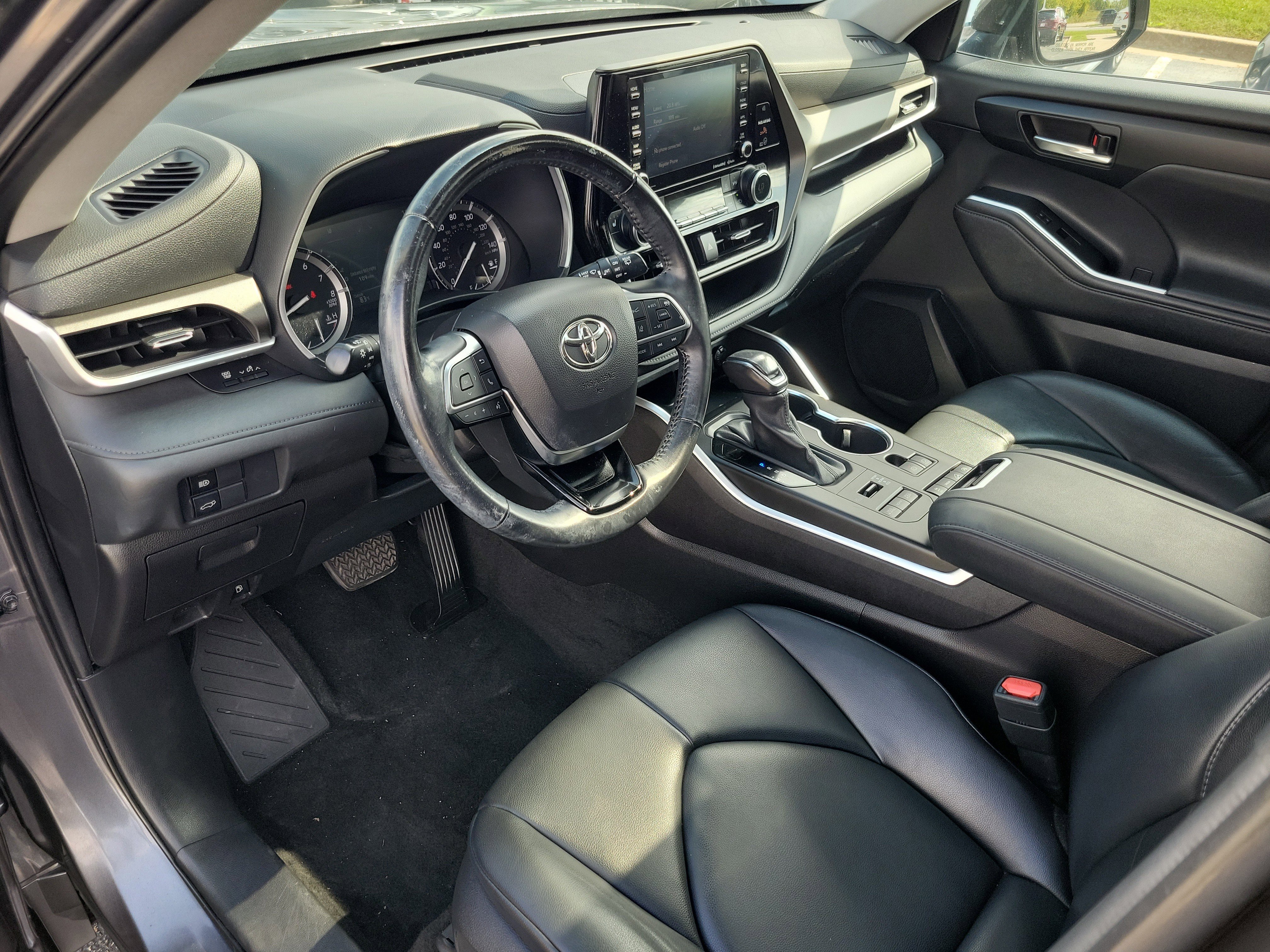 Used 2021 Toyota Highlander XLE image 18