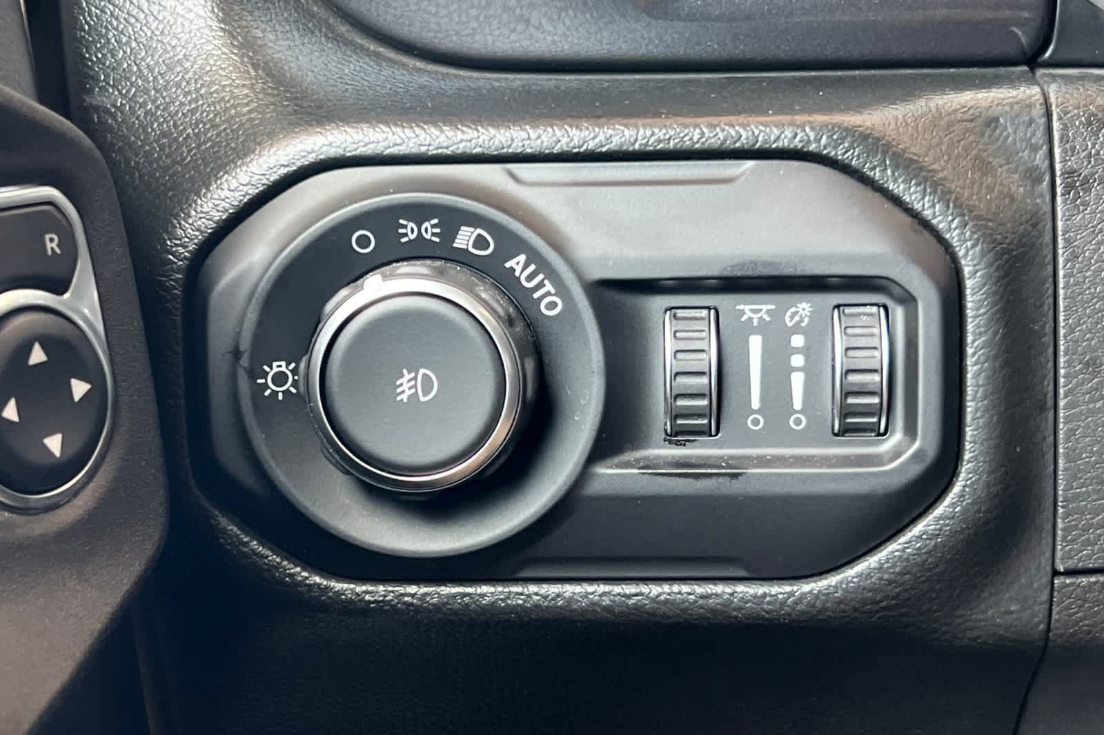 Used 2022 Jeep Wrangler Unlimited Sport AWD/4WD image 30