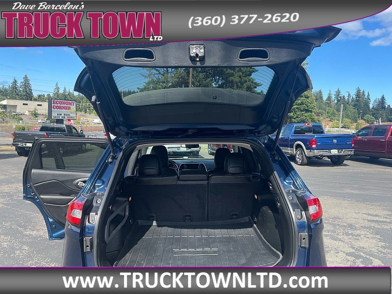 Used 2018 Jeep Cherokee Latitude Plus AWD/4WD image 11