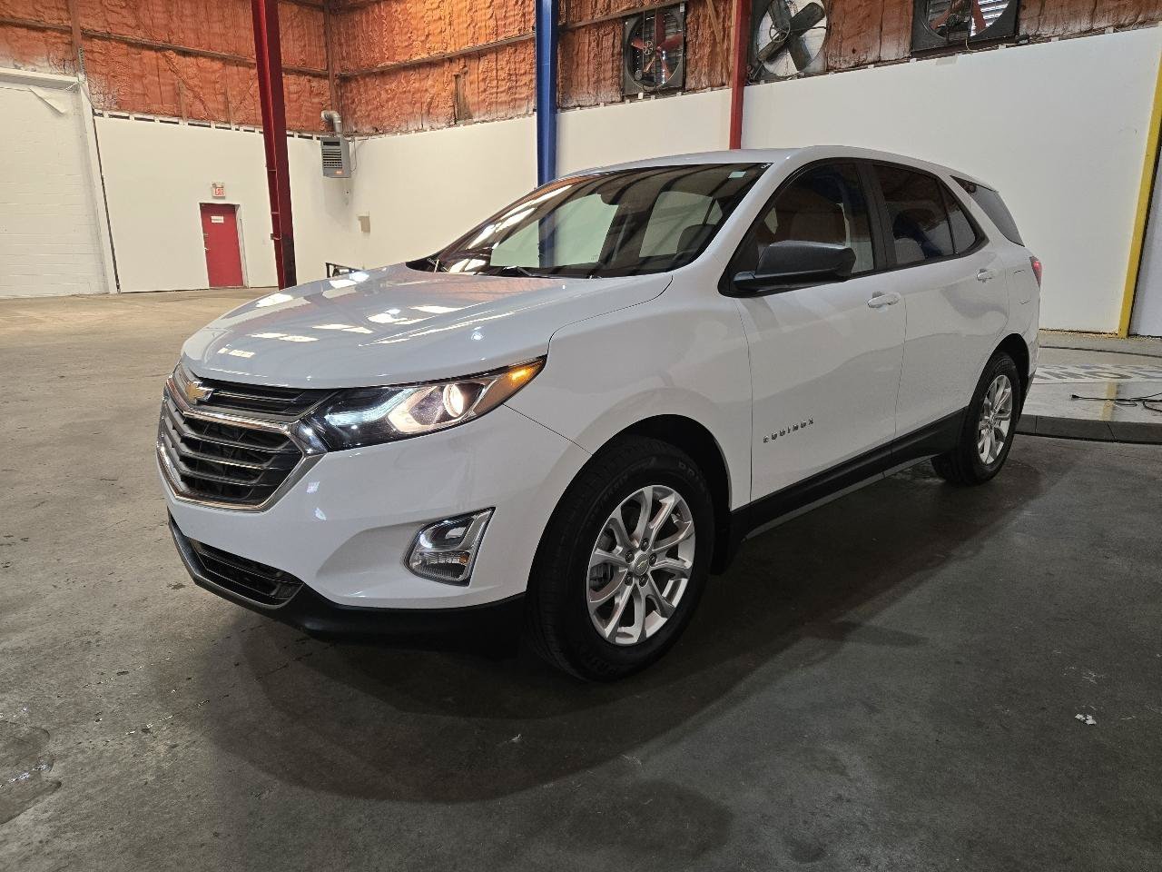 Used 2021 Chevrolet Equinox LS w/ LS Convenience Package FWD image 3