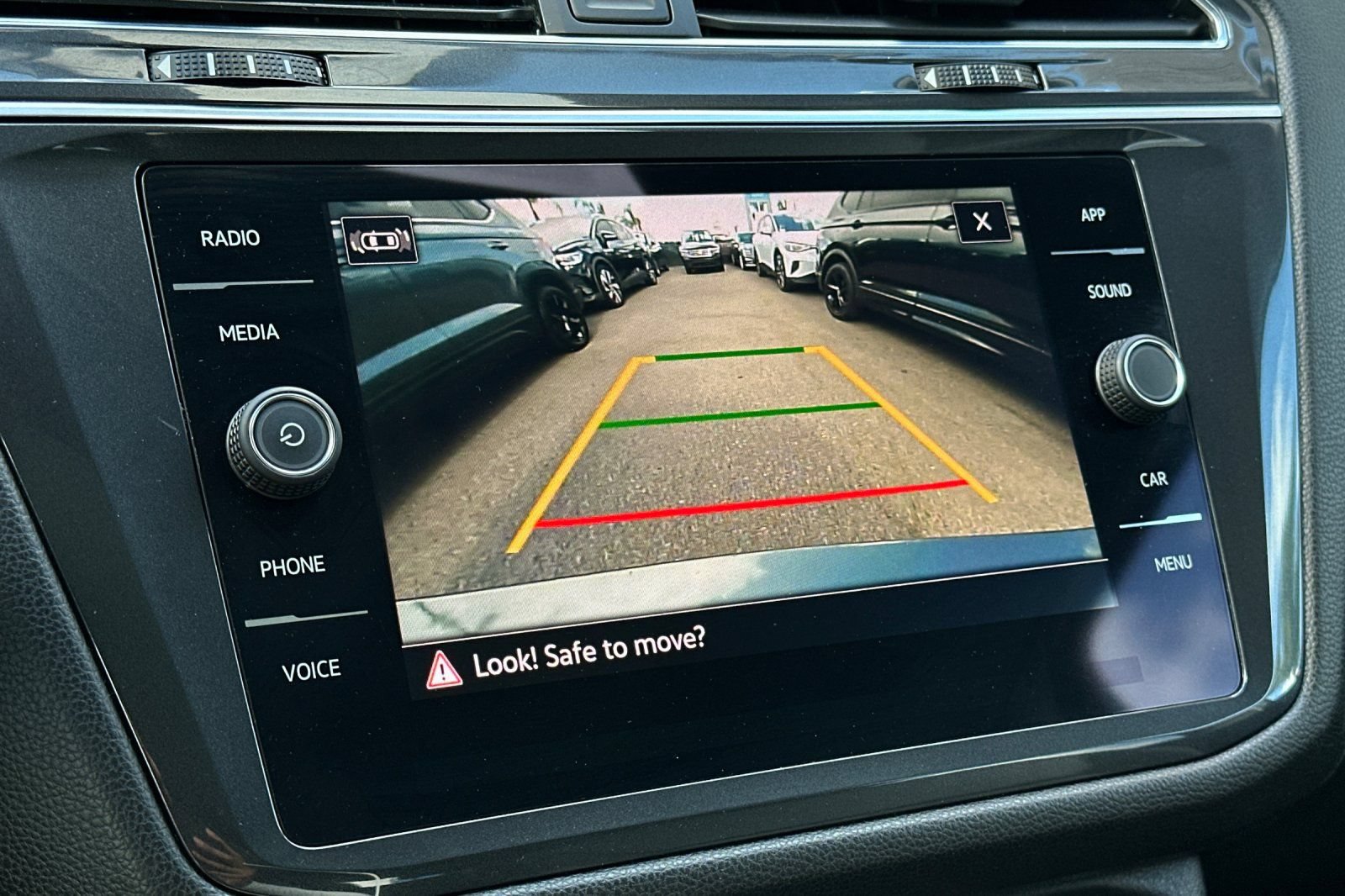 Used 2023 Volkswagen Tiguan SE w/ Panoramic Sunroof Package FWD image 20
