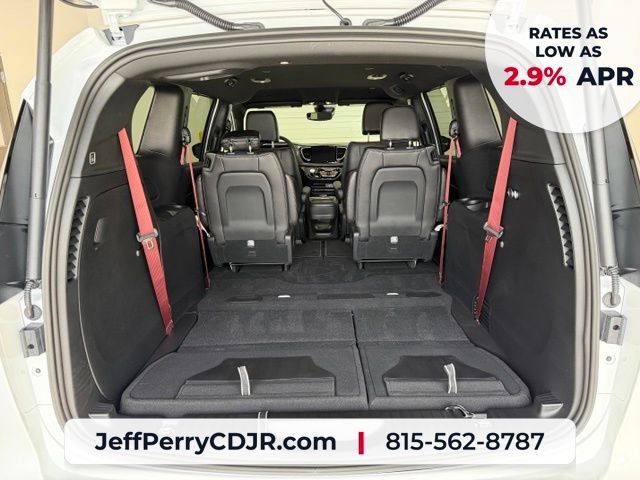 New 2027 Chrysler Pacifica Select FWD image 31