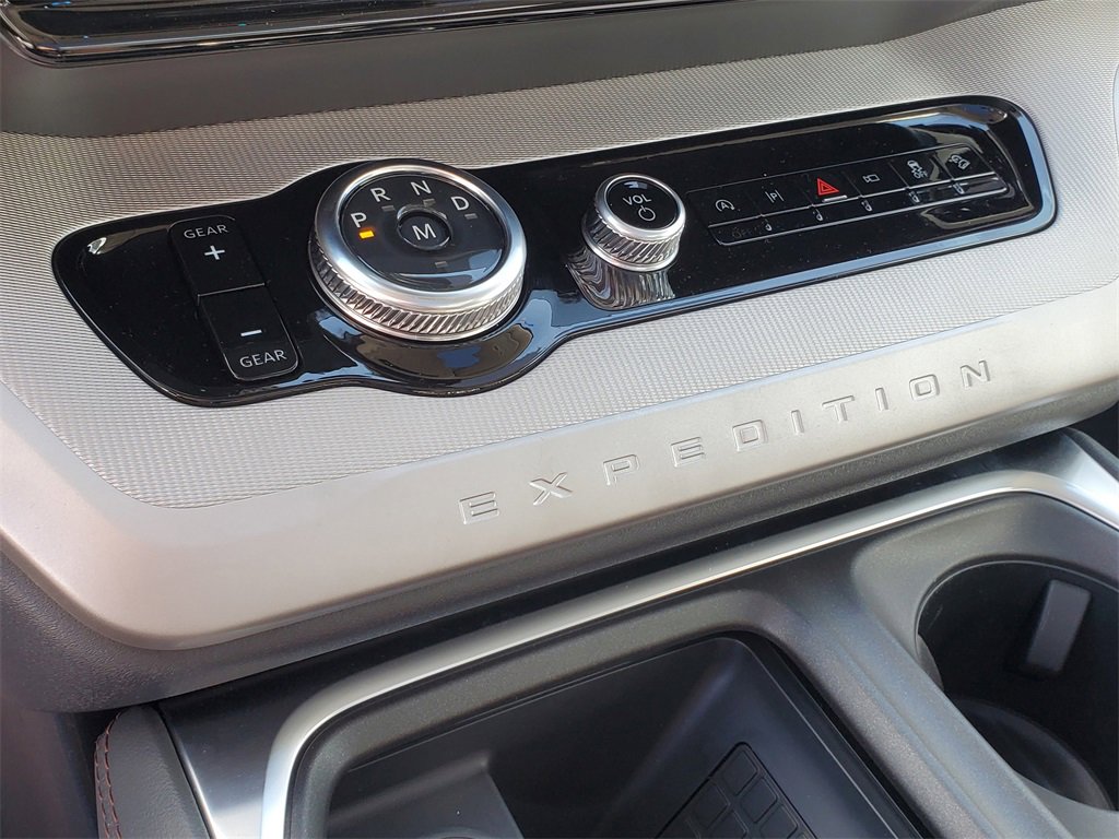 New 2025 Ford Expedition Active image 18