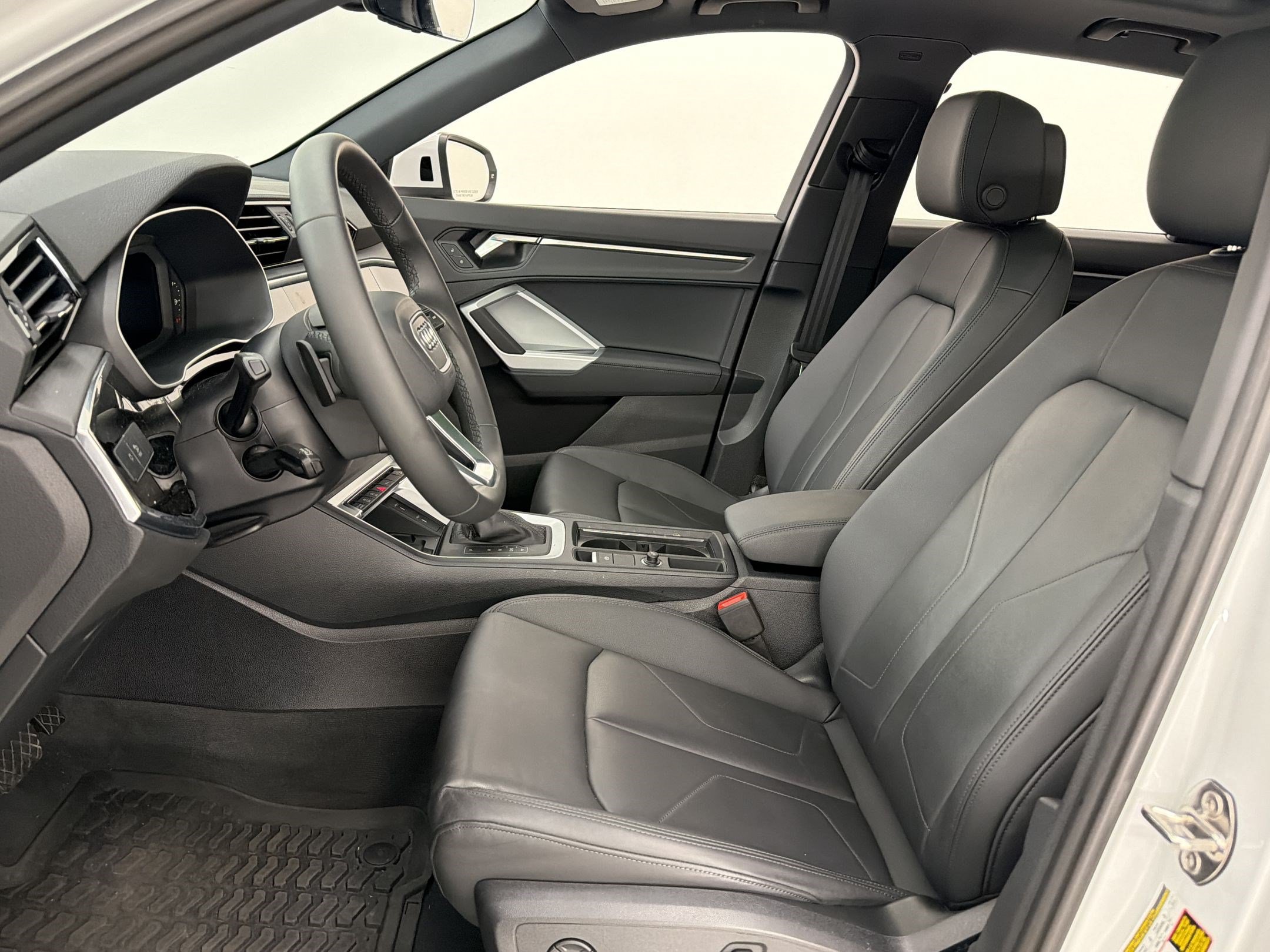 Used 2025 Audi Q3 2.0T Premium w/ Convenience Package AWD/4WD image 5
