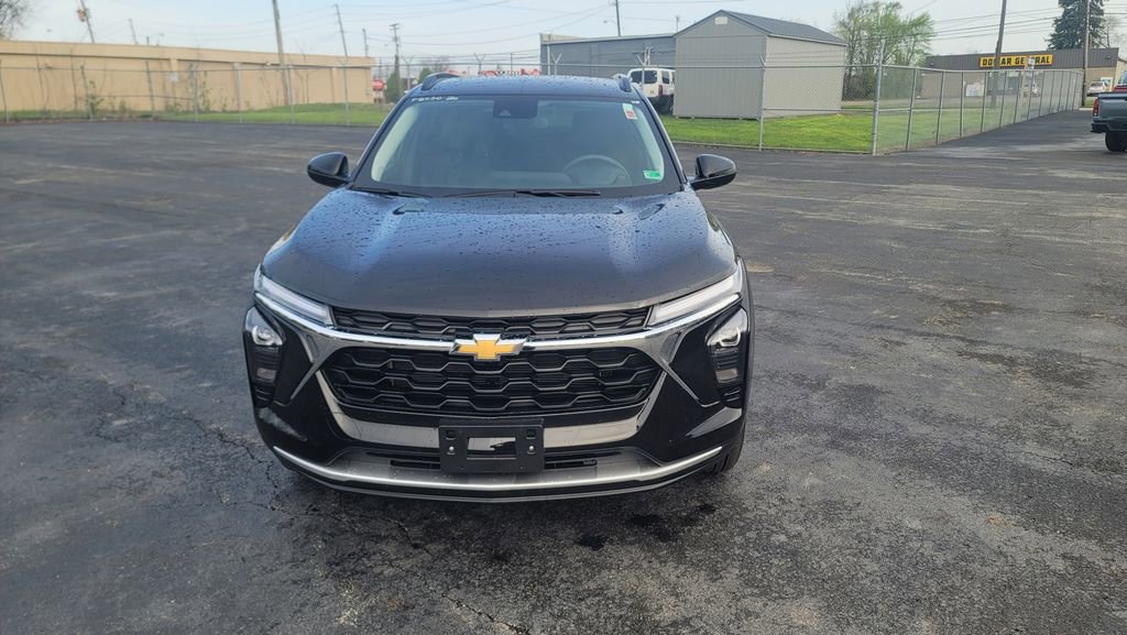 Used 2026 Chevrolet Trax LT FWD image 4