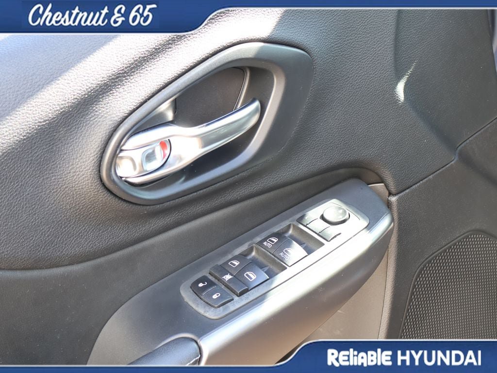 Used 2021 Jeep Cherokee Latitude Plus FWD image 21