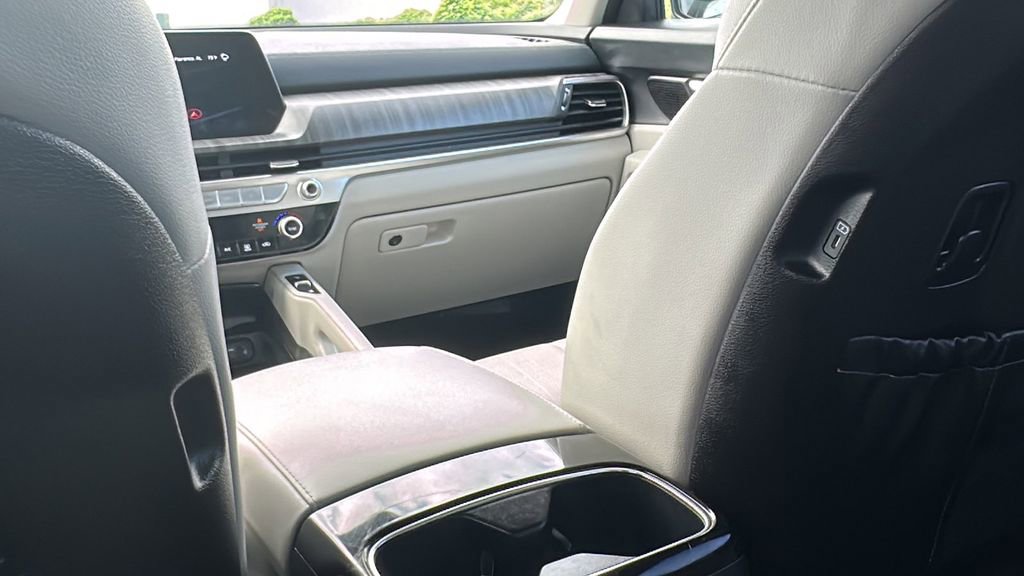 Used 2025 Kia Telluride EX w/ EX Captain's Chair Package image 25