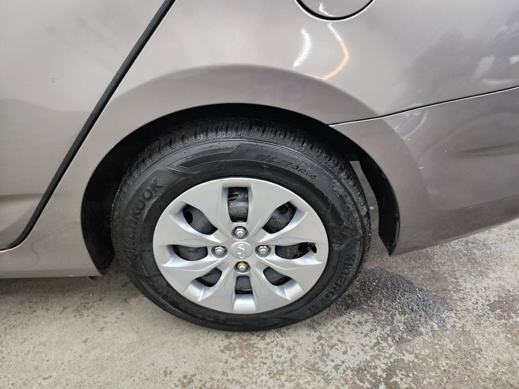 Used 2017 Hyundai Accent SE FWD image 34
