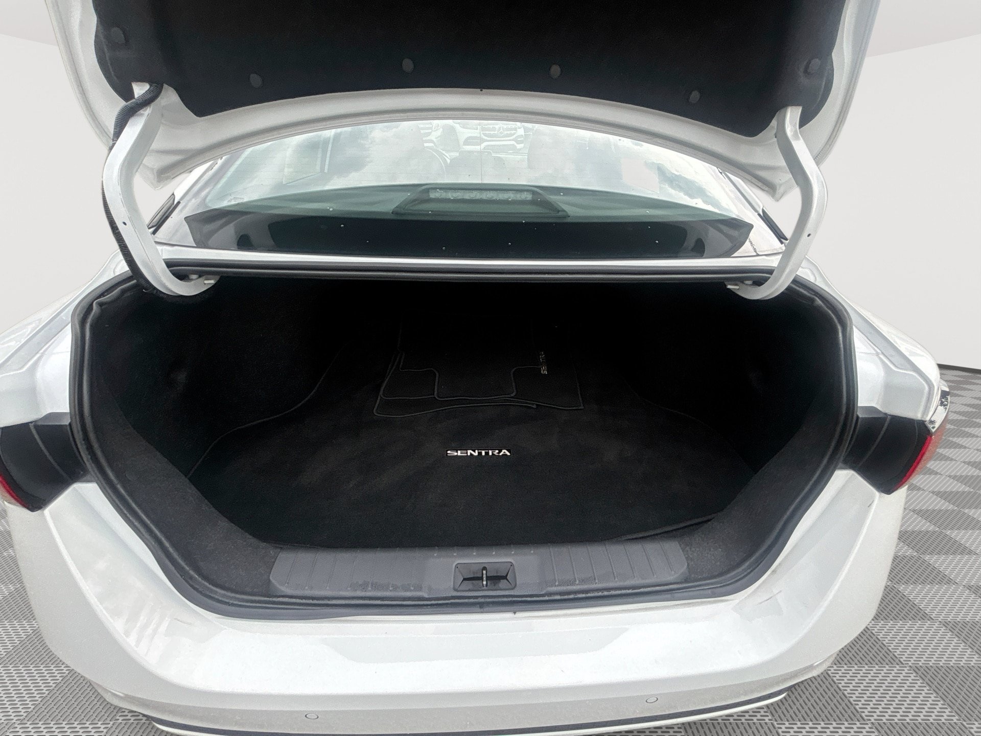 Used 2025 Nissan Sentra SV FWD image 21