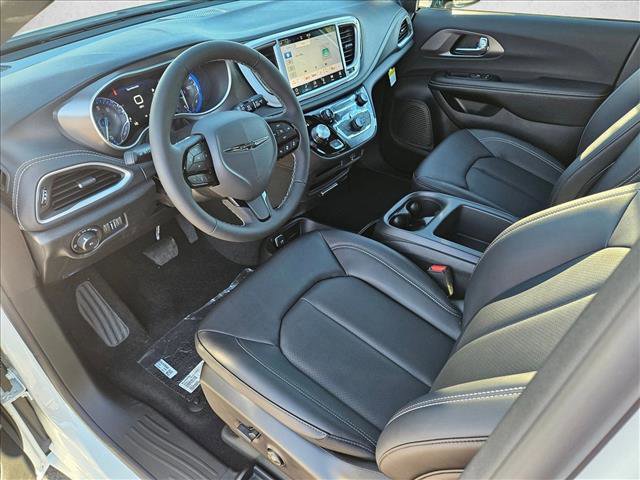New 2026 Chrysler Pacifica Select image 3