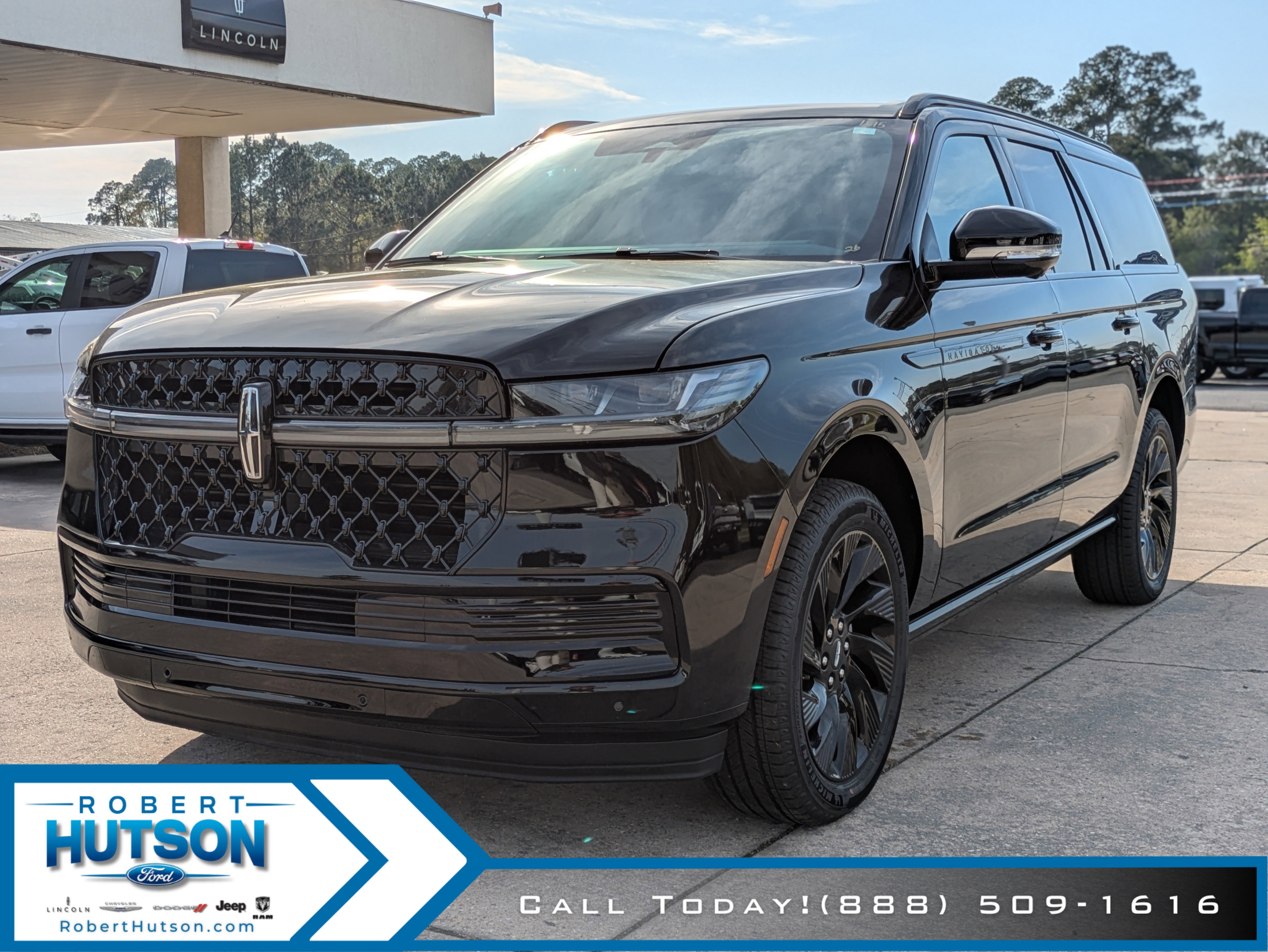 New 2026 Lincoln Navigator L Reserve w/ Jet Appearance Package AWD/4WD image 2