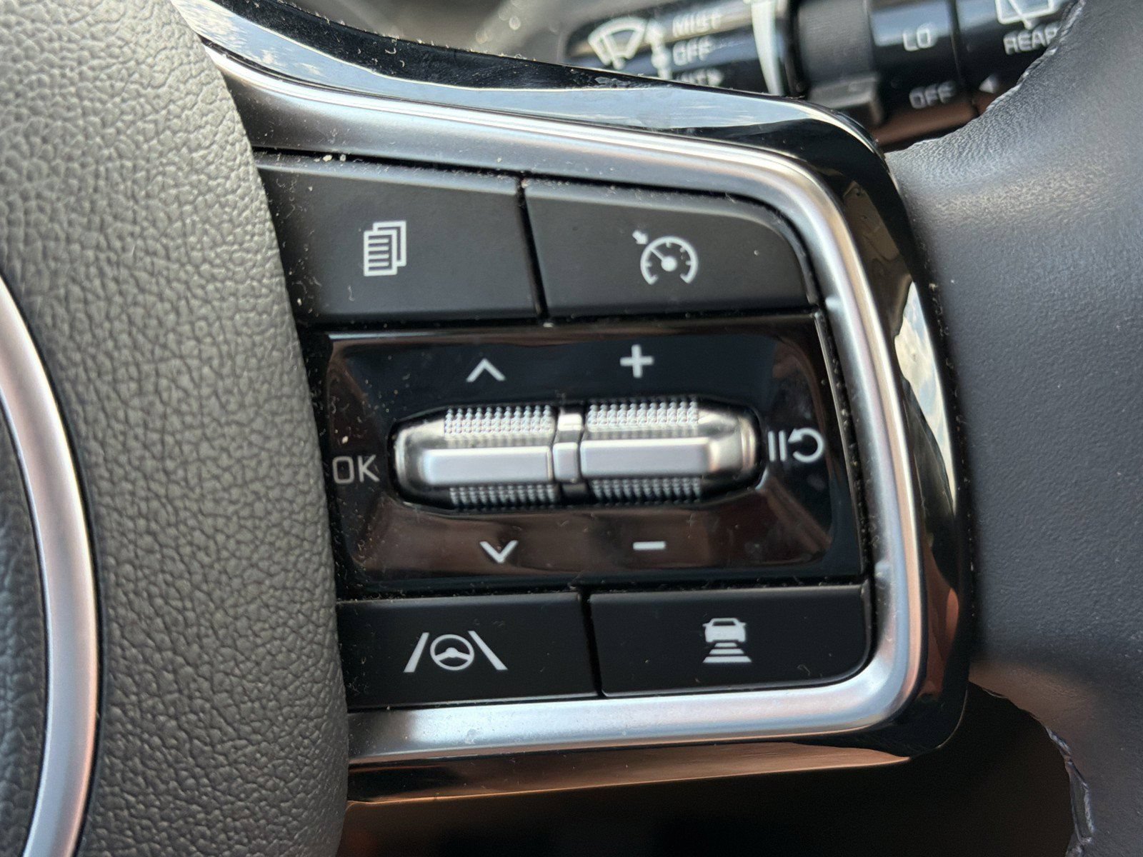 Used 2024 Kia Carnival SX FWD image 34