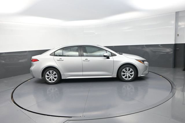 Used 2022 Toyota Corolla LE FWD image 15