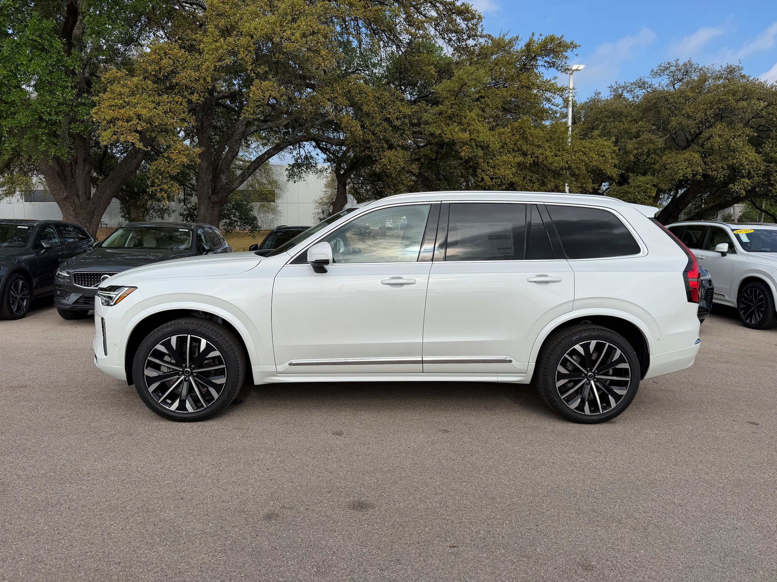 New 2026 Volvo XC90 B6 Ultra w/ Protection Package AWD/4WD image 3