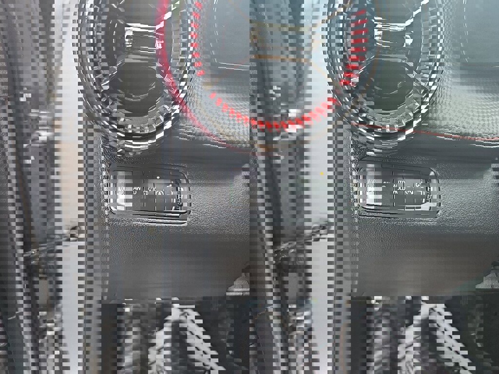 Used 2025 Chevrolet Equinox RS image 11