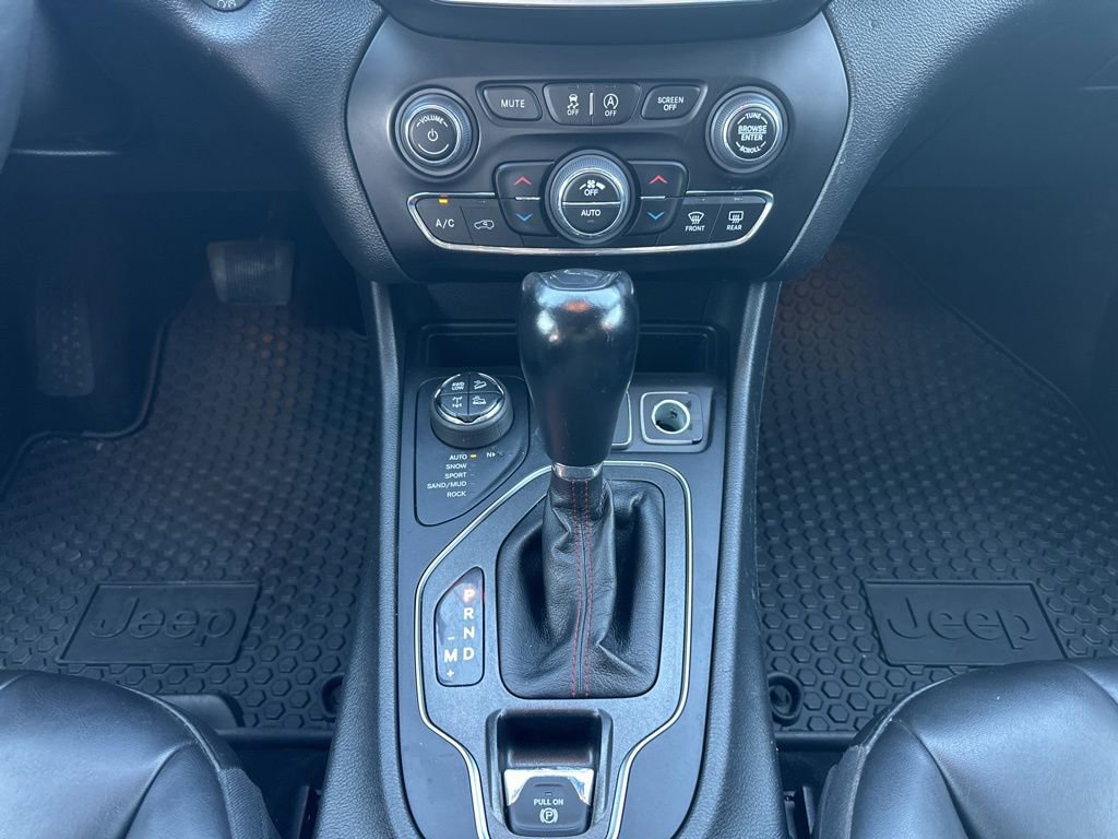 Used 2022 Jeep Cherokee Trailhawk w/ Trailer Tow Group image 18