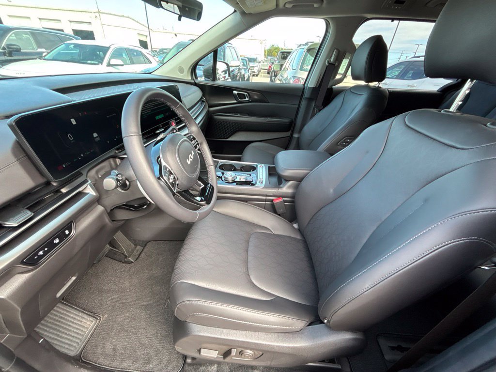 Certified 2026 Kia Carnival SX FWD image 12