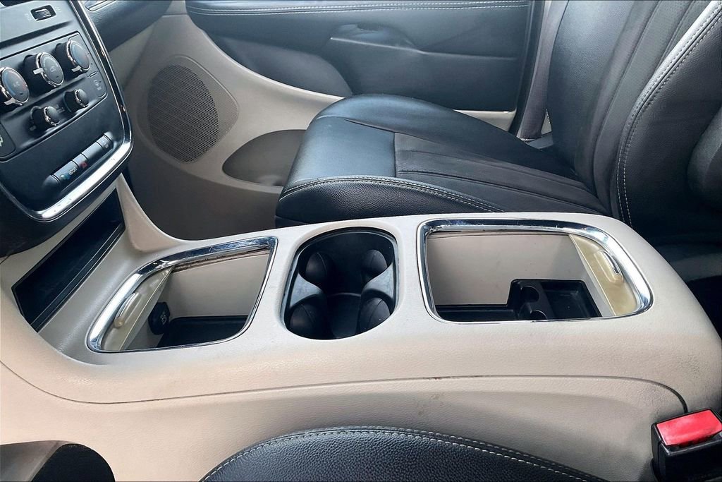 Used 2020 Dodge Grand Caravan SXT image 20