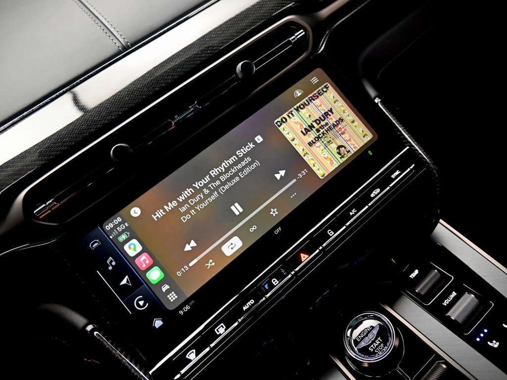 Used 2025 Aston Martin Vanquish image 27