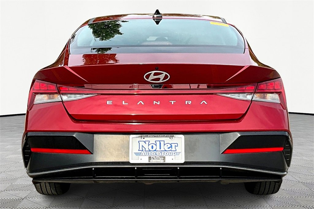 Certified 2025 Hyundai Elantra SEL image 4