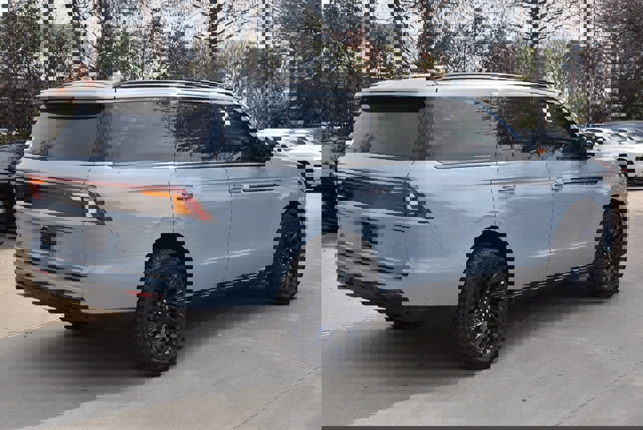 New 2025 Lincoln Navigator Reserve w/ Jet Appearance Package image 13