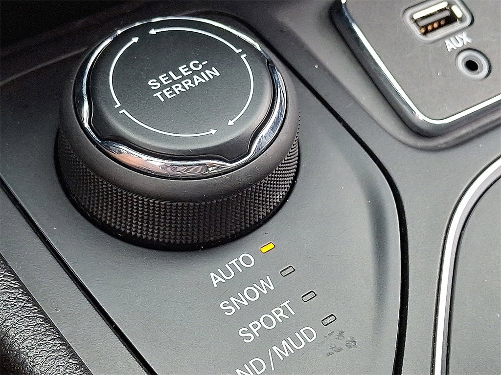 Used 2019 Jeep Cherokee Latitude Plus image 25